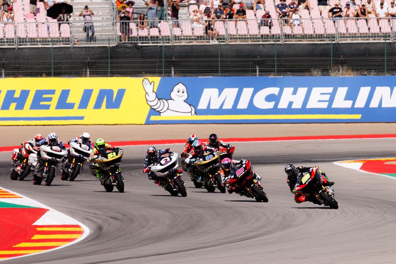 Race 1 grid start at MotorLand Aragón, FIM Harley-Davidson Bagger World Cup, August 2026